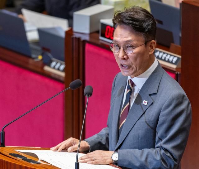 김민석 국무총리가 25일 국회에서 열린 예산결산특별위원회 전체 회의에 출석해 인사말을 하고 있다사진연합뉴스