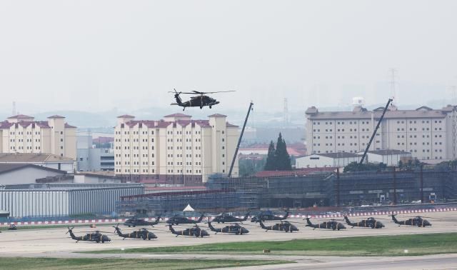 도널드 트럼프 미국 대통령은 25일현지시간 이재명 대통령과의 정상회담에서 주한미군 감축에 대한 언급을 피했으나 주한미군기지 부지의 소유권을 요구할 수 있다고 밝혔다 사진은 26일 미 육군의 해외 기지 중 최대 규모로 알려진 경기도 평택시 캠프 험프리스 모습 사진연합뉴스