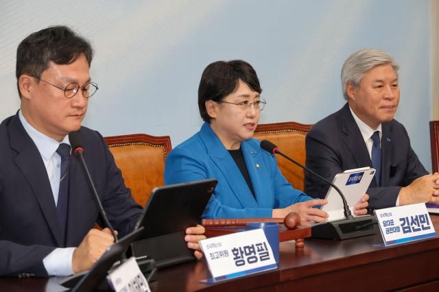 김선민 조국혁신당 당대표 권한대행이 21일 서울 여의도 국회에서 열린 최고위원회의에서 발언하고 있다 사진연합뉴스