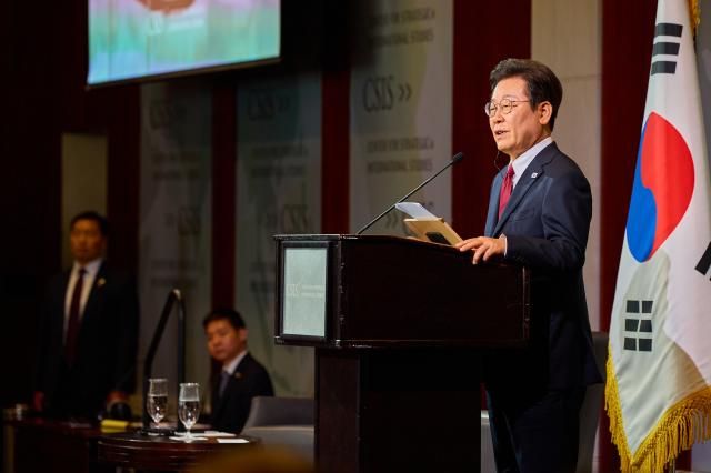 이재명 대통령이 25일현지시간 미국 워싱턴DC 국제전략문제연구소CSIS 인터내셔널 스튜디오에서 정책 연설을 하고 있다 사진연합뉴스