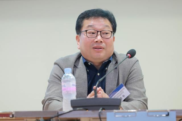 이봉수 한국기계전기전자시험연구원 기계융합사업본부장이 27일 서울 여의도 국회의원회관에서 열린 아주 모빌리티 포럼에서 토론을 하고 있다 사진유대길 기자 dbeorlf123ajunewscom