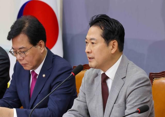 장동혁 국민의힘 대표가 27일 서울 여의도 국회에서 열린 최고위원회의에서 발언하고 있다 왼쪽은 송언석 원내대표사진연합뉴스