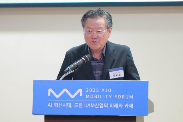 임규진 아주경제 사장이 27일 서울 여의도 국회의원회관에서 열린 아주 모빌리티 포럼에서 개회사를 하고 있다 사진유대길 기자 dbeorlf123ajunewscom