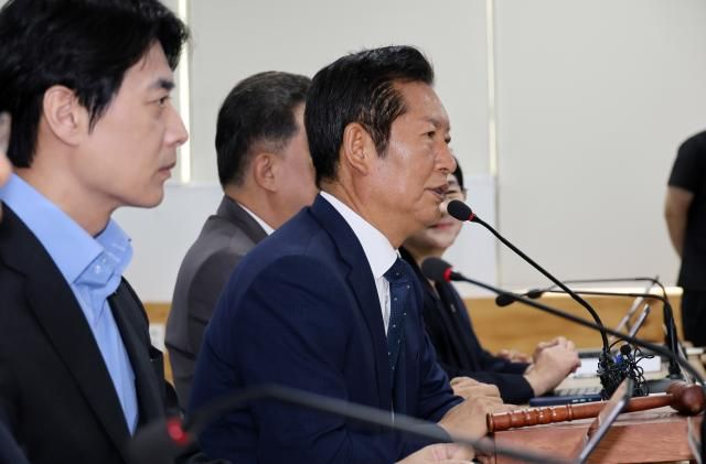 정청래 더불어민주당 대표가 27일 민주당 대전시당에서 열린 현장 최고위원회의에서 발언하고 있다 사진연합뉴스