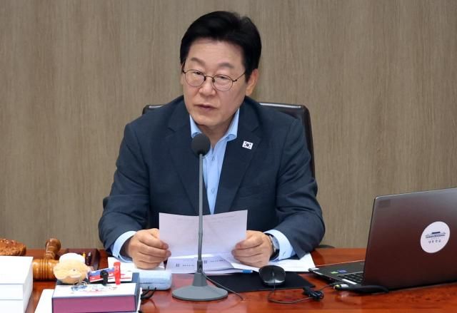 이재명 대통령이 지난 12일 서울 용산 대통령실에서 국무회의를 하고 있다 사진연합뉴스