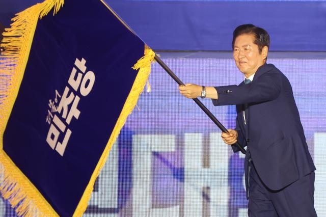 정청래 더불어민주당 신임 당대표가 지난 2일 고양 킨텍스에서 열린 전국당원대회에서 당대표직 수락연설을 하고 있다 사진연합뉴스