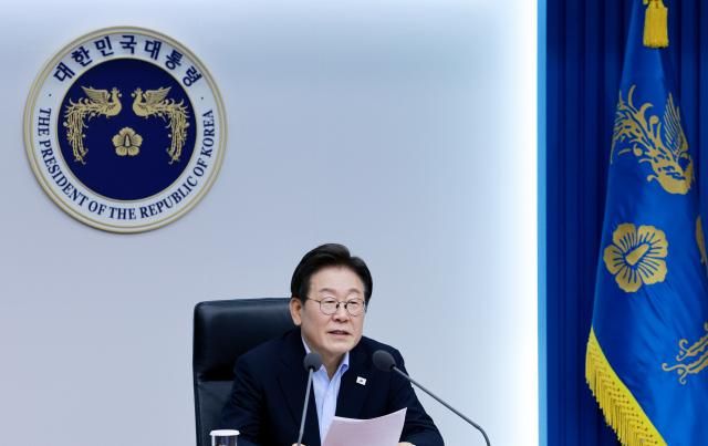 이재명 대통령이 31일 서울 용산 대통령실 청사에서 열린 6차 수석·보좌관 회의를 주재하고 있다 사진연합뉴스
