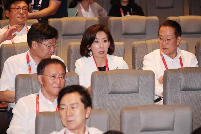 나경원 국민의힘 의원이 28일 인천국제공항공사 항공교육원에서 열린 2025 국민의힘 국회의원 연찬회에 참석해 있다 사진연합뉴스