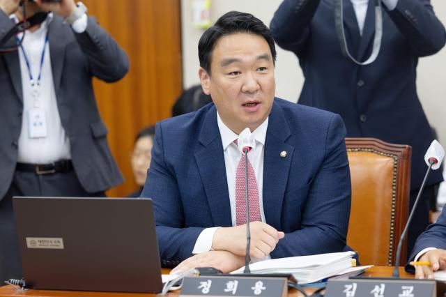 국회 농해수위 여당 간사로 선임된 정희용 국민의힘 국회의원이 9일 오전 서울 여의도 국회에서 열린 농림축산식품해양수산위원회 전체회의에서&nbsp;인사말을 하고 있다 20240709사진유대길 기자 dbeorlf123ajunewscom