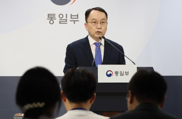 구병삼 통일부 대변인이 지난달 28일 서울 종로구 정부서울청사에서 열린 정례브리핑에서 북한 김여정 대남 담화와 관련한 질문에 답변하고 있다 사진연합뉴스