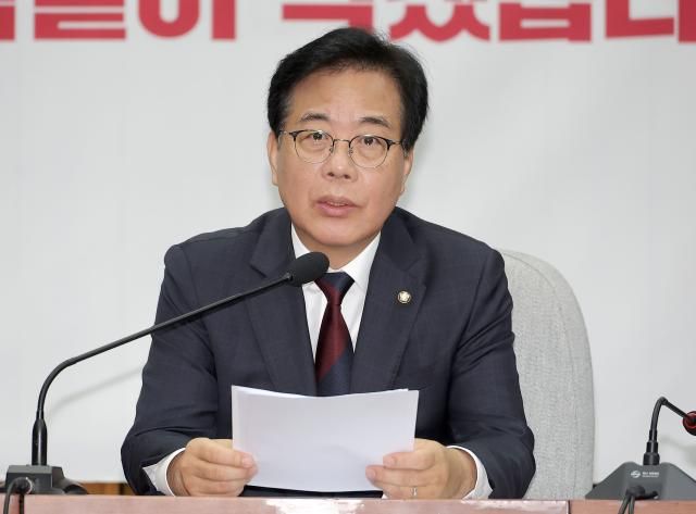 송언석 국민의힘 비상대책위원장 겸 원내대표가 5일 국회에서 열린 원내대책회의에서 발언하고 있다 사진연합뉴스