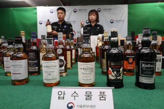 고가 위스키 밀수입 적발 압수품사진연합뉴스