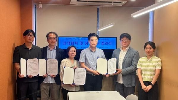 맞춤형 메이크업 데이터 구축사업 착수보고회 기념촬영 아비스 김상수 이사 메트릭스 김홍건 본부장 아이이씨코리아 이은영 소장 NIA 김성현 수석 데이터쿡 김성근 이사 TTA 강주영 전임 사진한국지능정보사회진흥원