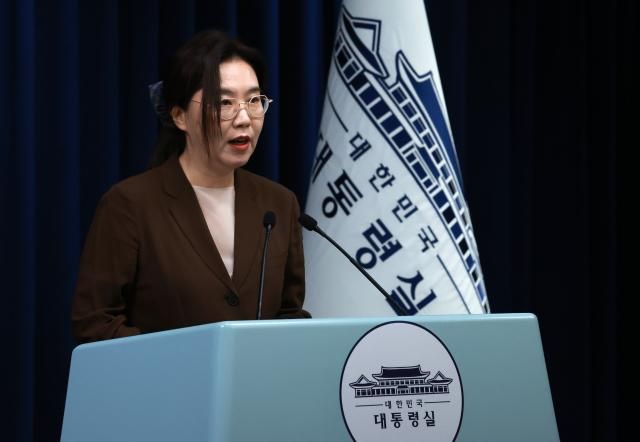 강유정 대통령실 대변인이 5일 서울 용산 대통령실 청사에서 현안 브리핑을 하고 있다사진연합뉴스