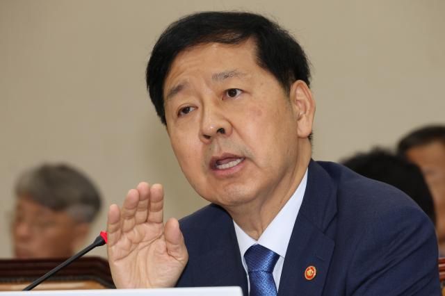 구윤철 부총리 겸 기획재정부 장관이 6일 국회 기획재정위원회 전체회의에서 한미 관세 협상 관련 현안 질의에 답하고 있다 사진연합뉴스