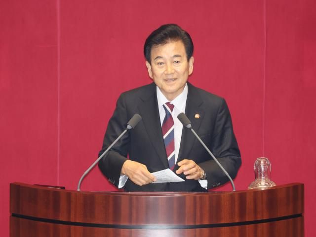 정동영 통일부 장관이 지난 4일 국회 본회의에서 인사말하고 있다 사진연합뉴스