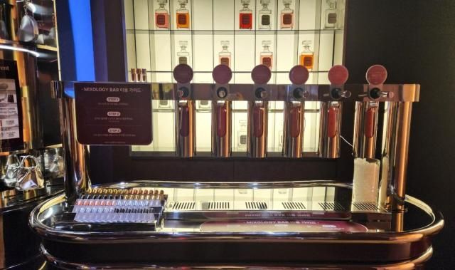 서울 성수동 라카 플래그십 스토어에서 운영하는 믹솔로지 바사진조현미 기자