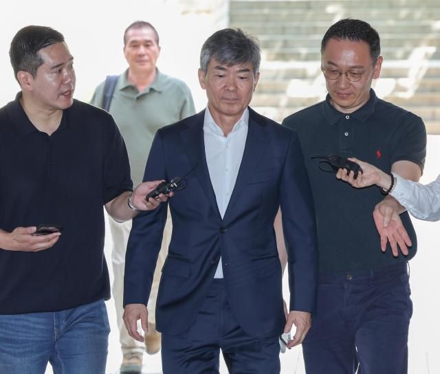 김건희 여사의 최측근으로 알려진 이종호 전 블랙펄인베스트 대표가 지난 5일 영장심사를 받기 위해 서울중앙지법에 출석하고 있다 사진연합뉴스