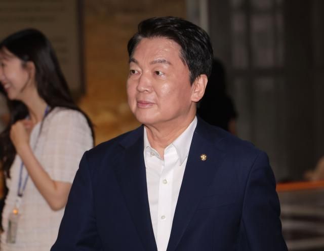 안철수 국민의힘 의원이 지난 4일 국회에서 열린 의원총회에 참석하고 있다 사진연합뉴스