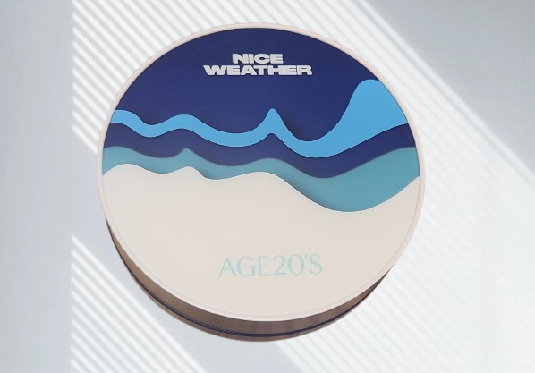 애경산업 에이지투웨니스AGE20S의 나이스웨더 카밍 롱 프로텍션 선 에센스 팩트 바르는 순간 피부 온도를 낮추고 붉은 기를 완화한다 사진조현미 기자