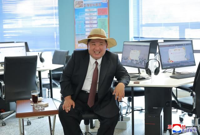 함경남도 낙원군에 세워진 대규모 바다 양식기지인 낙원군바다가양식사업소 준공식이 30일 김정은 북한 국무위원장이 참석한 가운데 열렸다고 조선중앙통신이 31일 보도했다사진연합뉴스