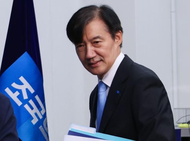 조국 조국혁신당 혁신정책연구원장이 1일 국회에서 열린 최고위원회의에 참석하고 있다 사진연합뉴스