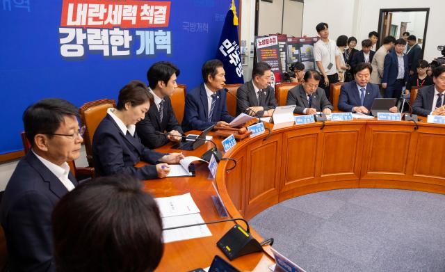 정청래 더불어민주당 대표가 정기국회 첫날인 1일 국회에서 열린 최고위원회의에서 발언하고 있다 사진연합뉴스