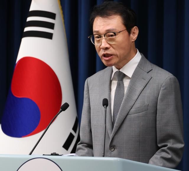 이규연 홍보소통수석이 31일 용산 대통령실에서 이재명 대통령의 국정 관련 브리핑을 하고 있다사진연합뉴스