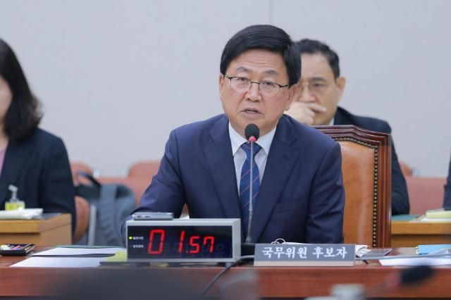 최교진 부총리 겸 교육부 장관 후보자가 2일 오전 서울 여의도 국회 교육위원회에서 열린 인사청문회에 출석해 의원 질의에 답변하고 있다 20250902사진유대길 기자 dbeorlf123ajunewscom