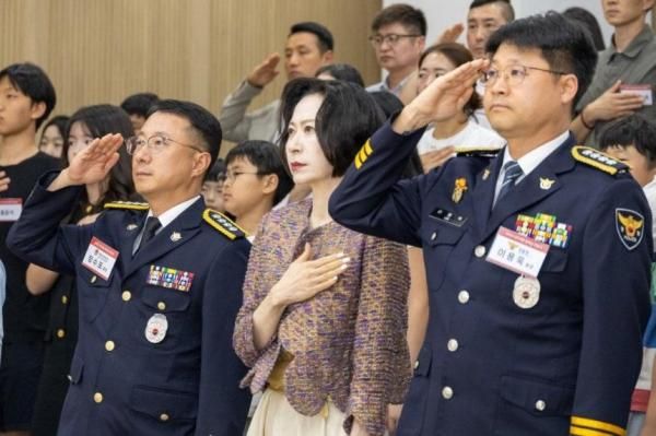 지난 9일 서울 종로구 교원투어빌딩에서 열린 신격호 롯데 나라사랑 장학금 전달식에 참석한 장혜선 롯데장학재단 이사장 사진롯데장학재단