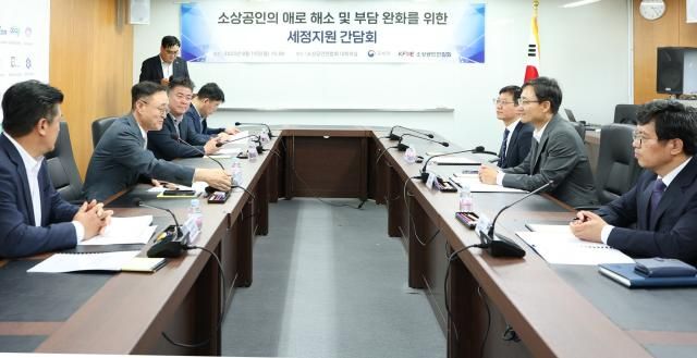 임광현 국세청장이 8월 18일 서울 여의도 소상공인연합회 대회의실에서 열린 소상공인의 애로 해소 및 부담 완화를 위한 세정지원 간담회에서 발언하고 있다 사진국세청