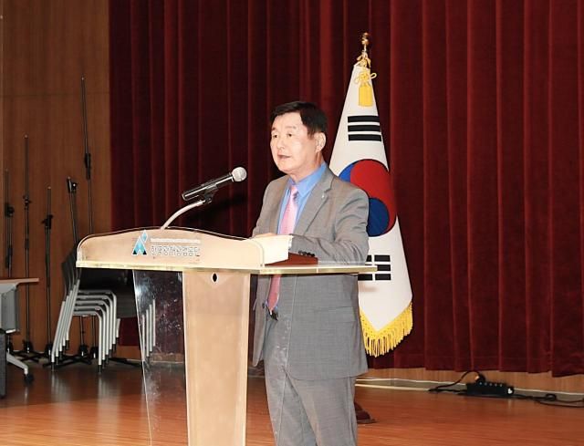 10일 한국광해광업공단 본사 대강당에서 열린 한국광해광업공단 창립 4주년 기념식에서 황영식 사장이 인사말을 하고 있다&nbsp;사진한국광해광업공단