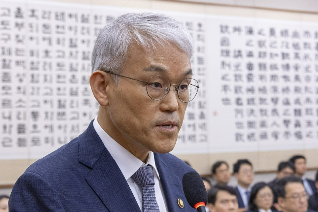 천대엽 법원행정처장이 지난 4일 국회에서 열린 법제사법위원회 전체 회의에서 2024년도 결산안이 처리된 뒤 인사말을 하고 있다 사진연합뉴스 