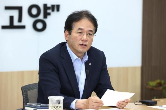 이동환 고양특례시장이 2일 고양시청 대회의실에서 간부회의를 주재하고 있다 사진고양시