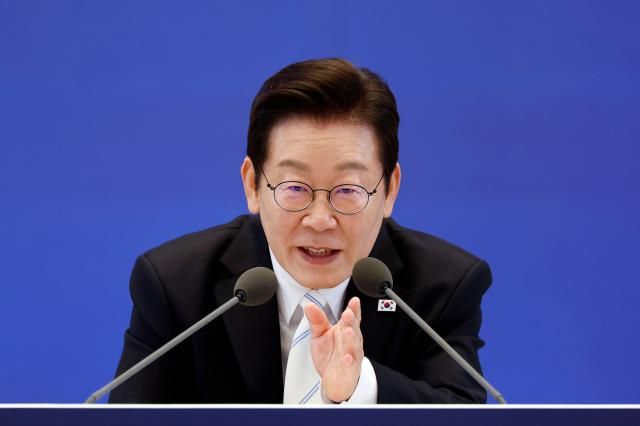 이재명 대통령이 11일 청와대 영빈관에서 열린 취임 100일 기자회견 회복을 위한 100일 미래를 위한 성장에서 발언하고 있다 사진연합뉴스