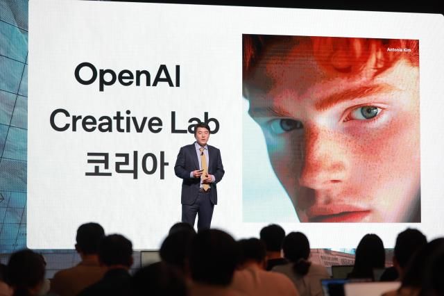 제이슨 권 OpenAI 최고전략책임자CSO가 지난 10일 오전 서울 광진구 파이팩토리 스튜디오에서 열린 OpenAI코리아 기자회견에서 OpenAI코리아의 공식 출범을 발표하고 있다 20250910사진유대길 기자 dbeorlf123ajunewscom