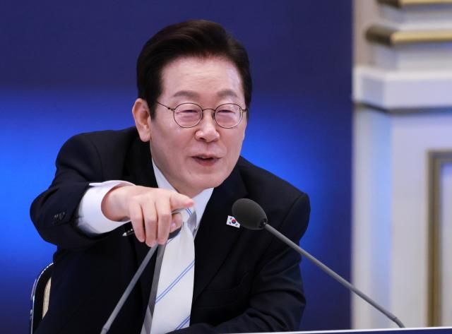 이재명 대통령이 11일 청와대 영빈관에서 열린 취임 100일 기자회견 회복을 위한 100일 미래를 위한 성장에서 발언하고 있다 사진연합뉴스