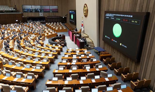 11일 국회 본회의에서 상정된 더센 특검법3대 특검법 개정안 중 순직 해병 특검법 개정안에 대한 수정안이 통과되고 있다 사진연합뉴스