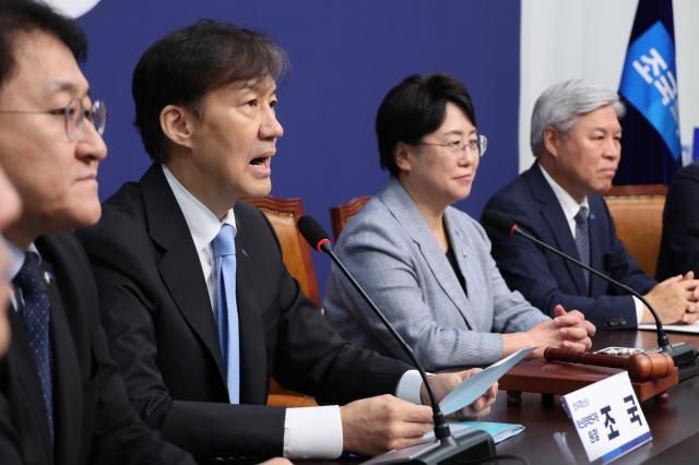 조국혁신당 조국 혁신정책연구원장이 1일 서울 여의도 국회에서 열린 최고위원회의에서 발언하고 있다사진연합뉴스