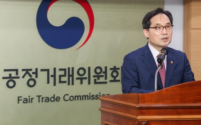 한기정 공정거래위원장이 15일 정부세종청사 공정위 대회의실에서 열린 퇴임식에서 퇴임사를 하고 있다 사진연합뉴스