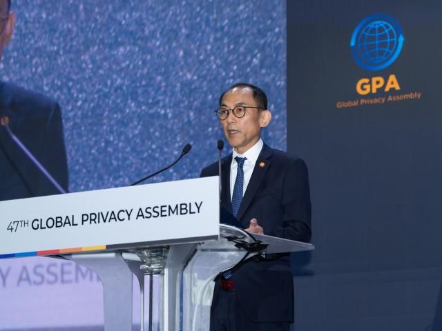 고학수 개인정보보호위원회 위원장이 16일 오전 서울 용산구 그랜드 하얏트 서울에서 개최된 글로벌 프라이버시 총회GPA에 참석해 개회사를 하고 있다 사진개인정보보호위원회