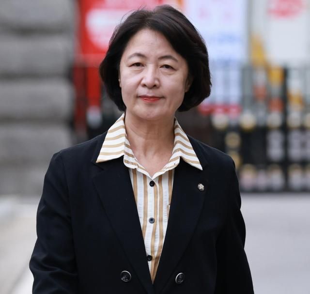 국회 탄핵소추위원장인 추미애 법제사법위원장이 지난 9일 서울 종로구 헌법재판소 대심판정에서 열린 조지호 경찰청장 탄핵심판 사건 첫 변론기일에 출석하고 있다 사진연합뉴스