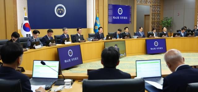 이재명 대통령이 16일 정부세종청사에서 제42회 국무회의를 주재하고 있다 사진연합뉴스