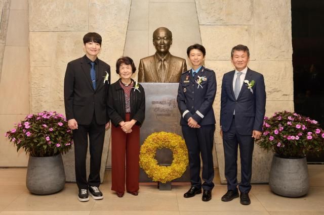 포니정재단이 17일 오후 5시 서울시 강남구 삼성동 아이파크타워 포니정홀에서 제 6회 포니정 영리더상 시상식을 개최했다 사진HDC 현대산업개발