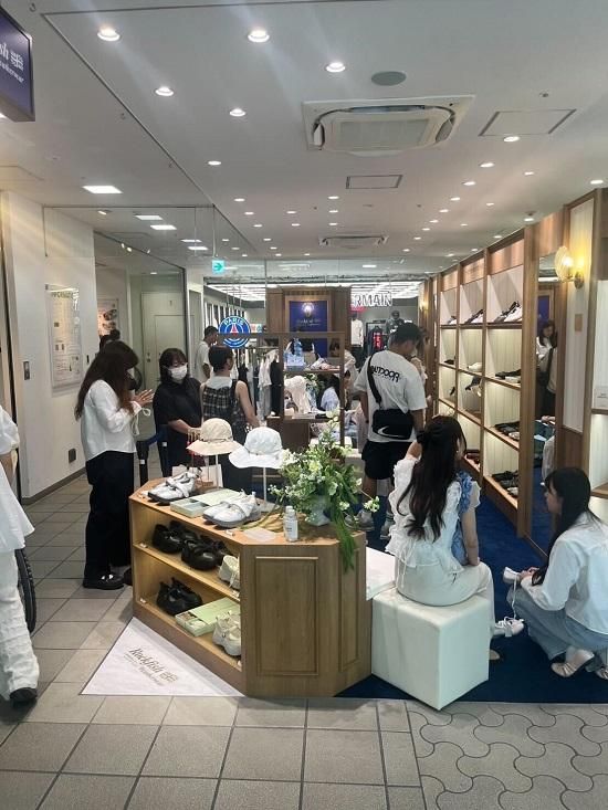 도쿄 라포레 하라주쿠 매장 사진에이유브랜즈