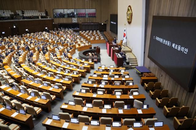 지난 11일 서울 여의도 국회에서 열린 본회의에서 국민의힘 권성동 의원의 체포동의안이 통과되고 있다 사진연합뉴스