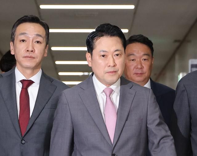 장동혁 국민의힘 대표가 17일 서울 국회에서 열린 권성동 의원 구속 관련 차담회에 참석하고 있다 사진연합뉴스