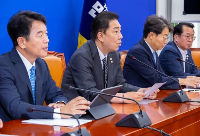 더불어민주당 김병기 원내대표가 18일 국회에서 열린 정책조정회의에서 발언하고 있다사진연합뉴스