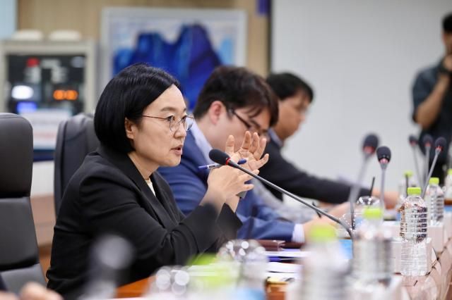 한성숙 중소벤처기업부장관이 18일 한국벤처투자에서 열린 AI·딥테크 유니콘 육성을 위한 벤처투자 정책 간담회에서 발언하고 있다 사진중소벤처기업부