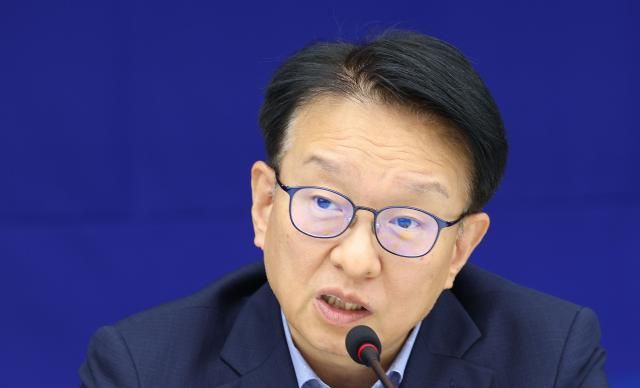 발언하는 권칠승 TF 단장 9일 서울 중구 대한상공회의소에서 열린 더불어민주당 코스피5000특위·경제형벌민사책임합리화TF - 경제8단체 간담회에서 권칠승 TF 단장이 발언하고 있다사진연합뉴스